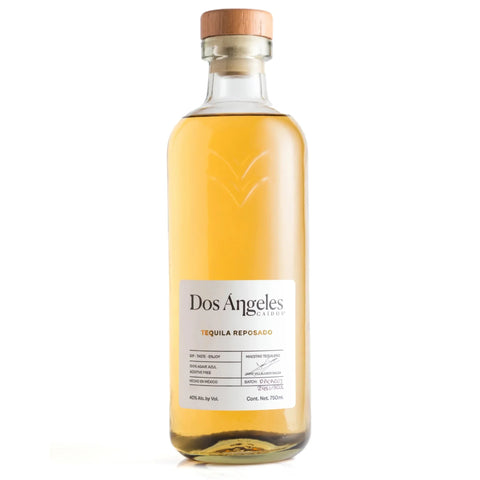 Dos Angeles Tequila Reposado bottle with straw color and golden reflections, medium-dense body, and aromatic notes of cinnamon and wood.